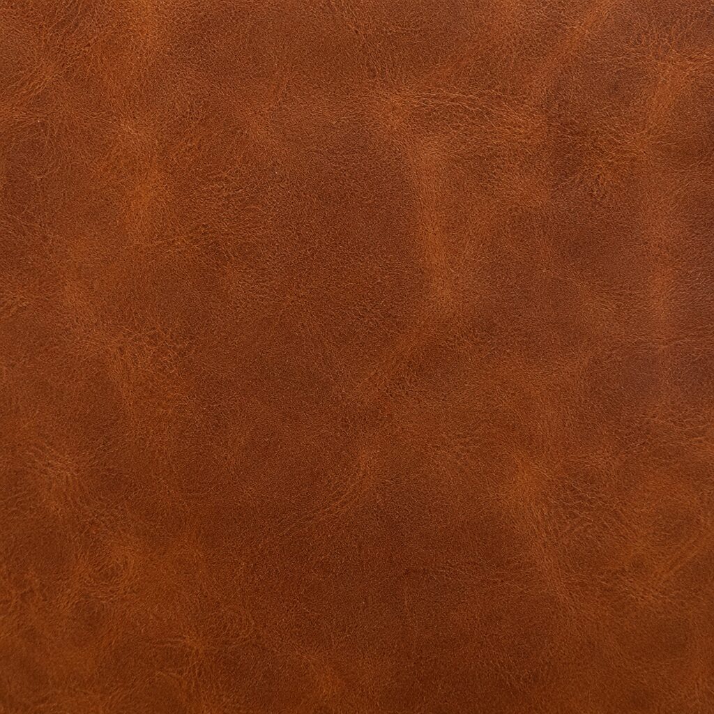 Cuero graso GF Group — pátina marmoleada con tratamiento de aceites, color cognac profundo, ideal para maletines de uso diario